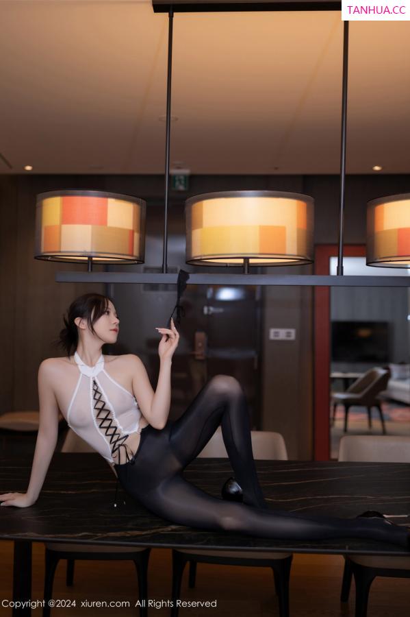 鱼子酱fish  [XiuRen]高清写真图 2024.09.20 No.9189 鱼子酱Fish 黑丝美腿第62张图片